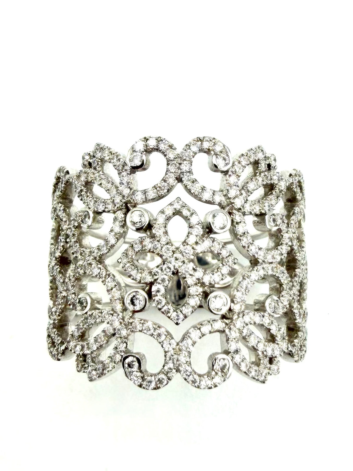 MESSIKA. "Eden" Collection, 18K white gold ring with diamonds