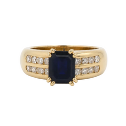 Yellow Gold Solitaire Ring with Sapphire and Diamonds