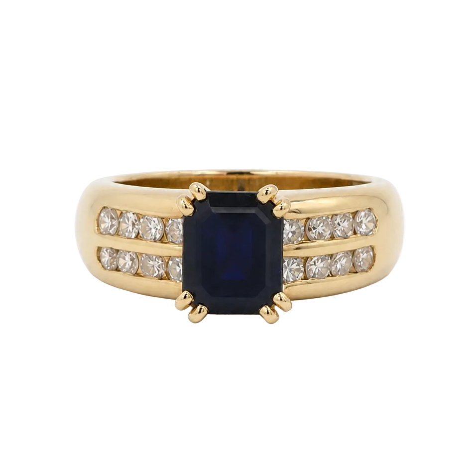 Yellow Gold Solitaire Ring with Sapphire and Diamonds