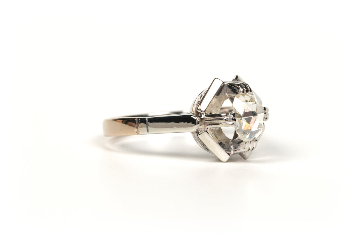 White gold and diamond Solitaire Ring