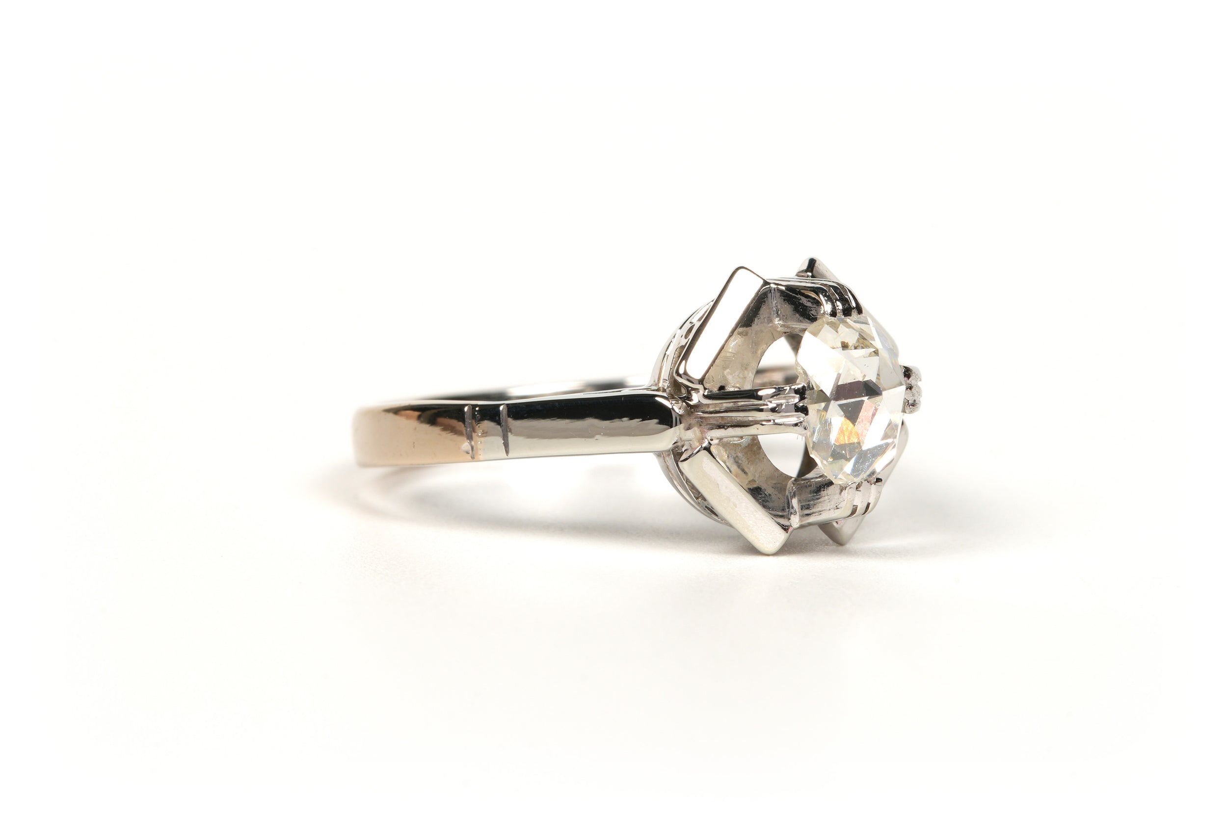 White gold and diamond Solitaire Ring