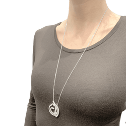 Sautoir Van Cleef & Arpels, "Contes d'Hiver", or blanc et diamants.