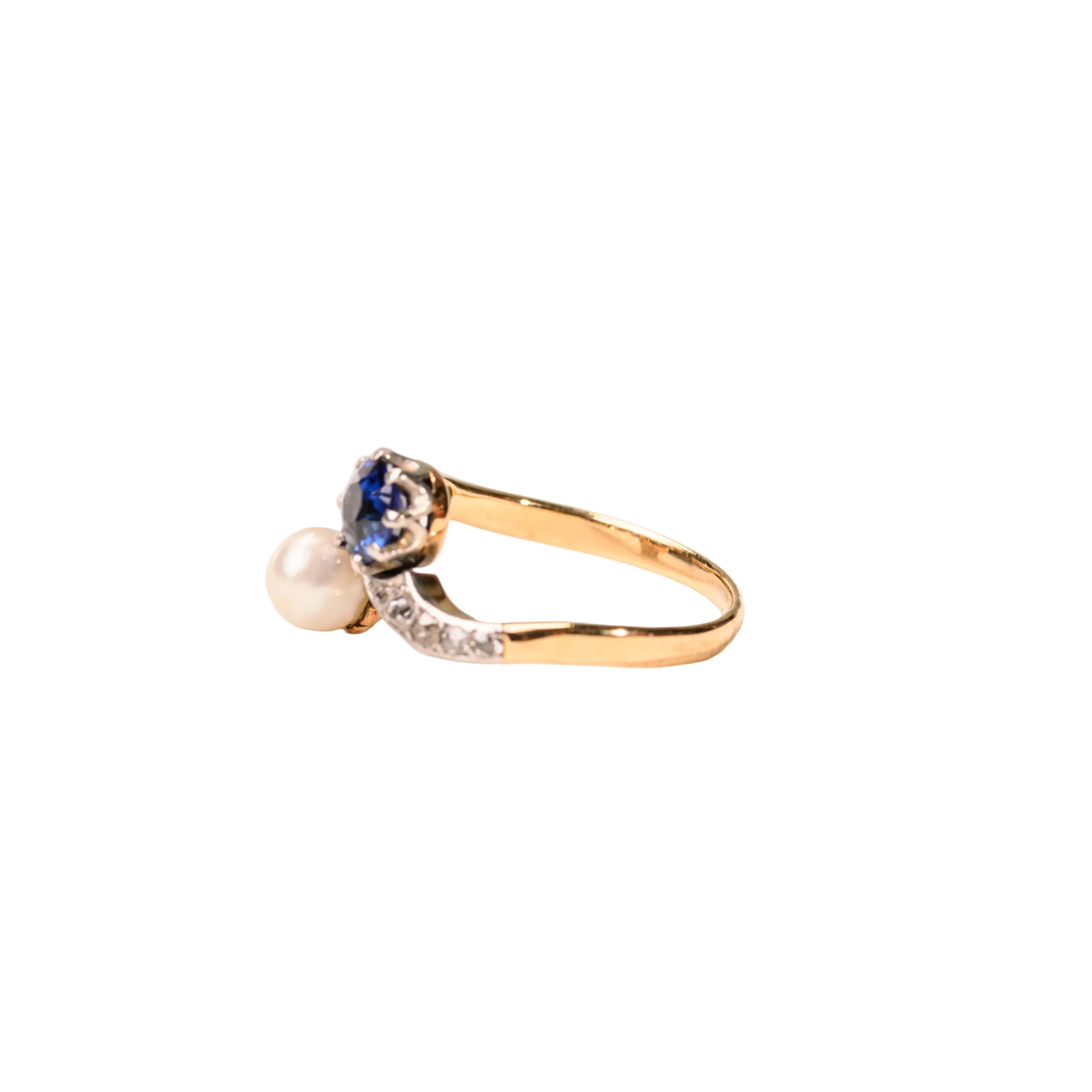 "Toi et Moi" Ring in yellow gold, platinum, sapphire, and cultured pearl