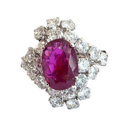 18K white gold ring with a central ruby and diamonds