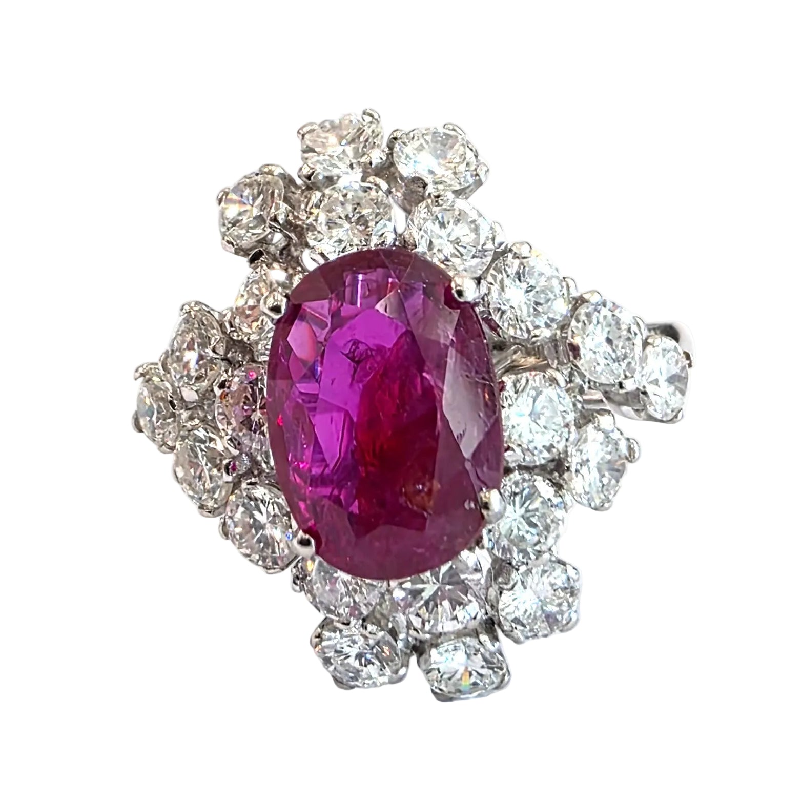 18K white gold ring with a central ruby and diamonds