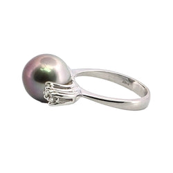 Solitaire Ring in White gold with Pearls and Diamonds