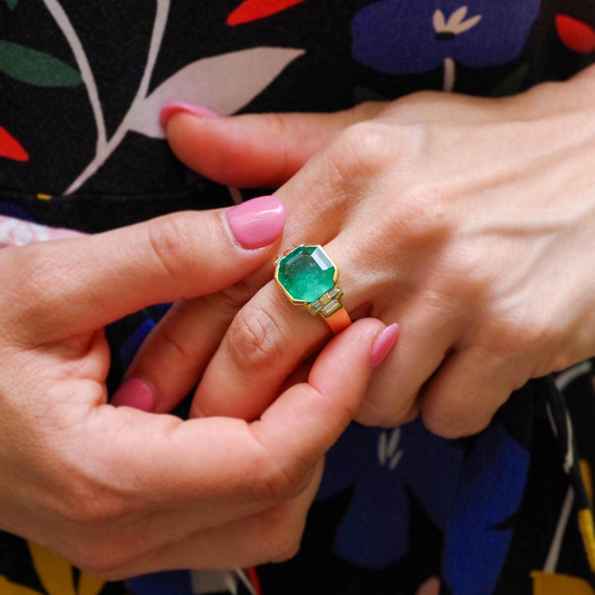 Yellow gold, emerald and diamond Ring