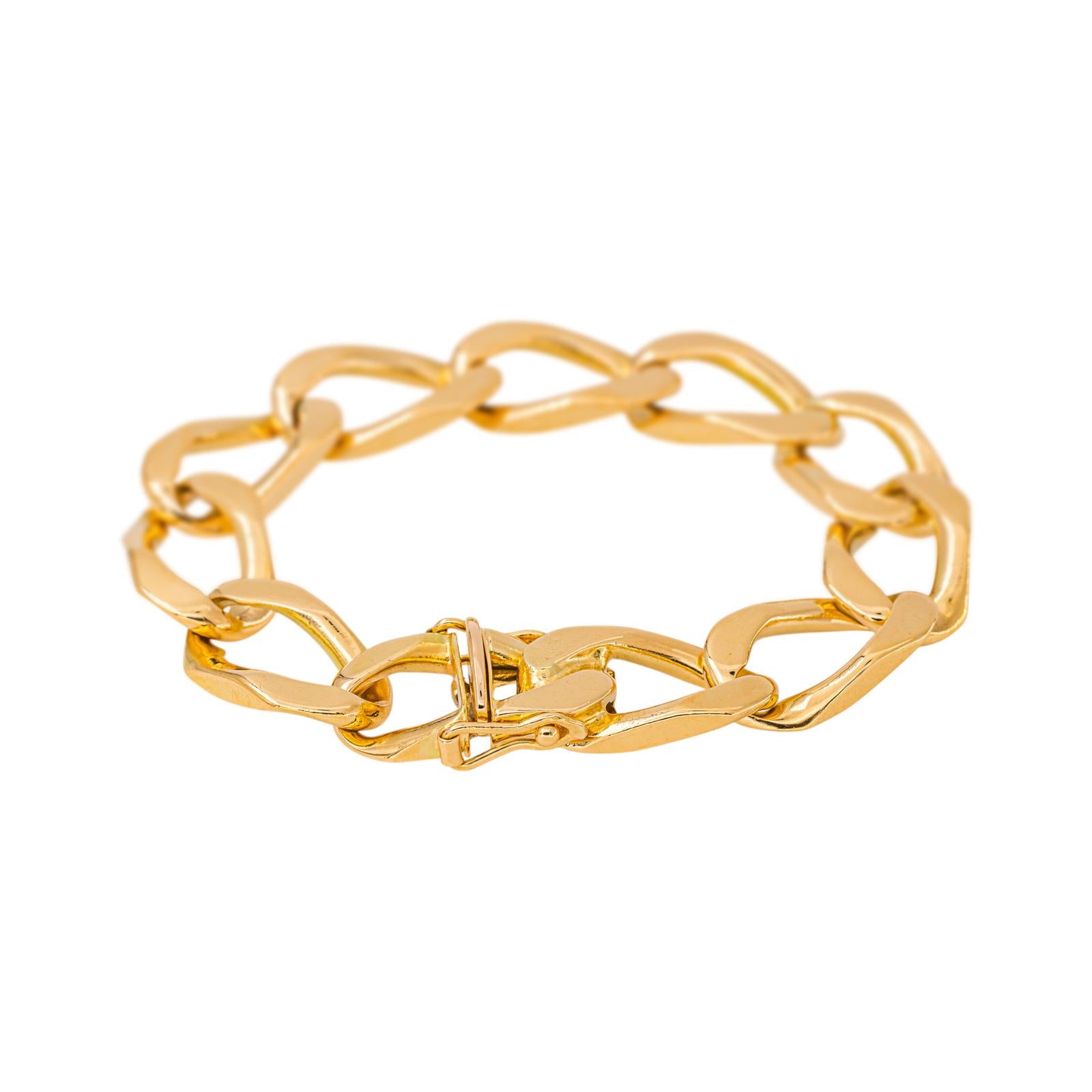Yellow gold curb chain bracelet