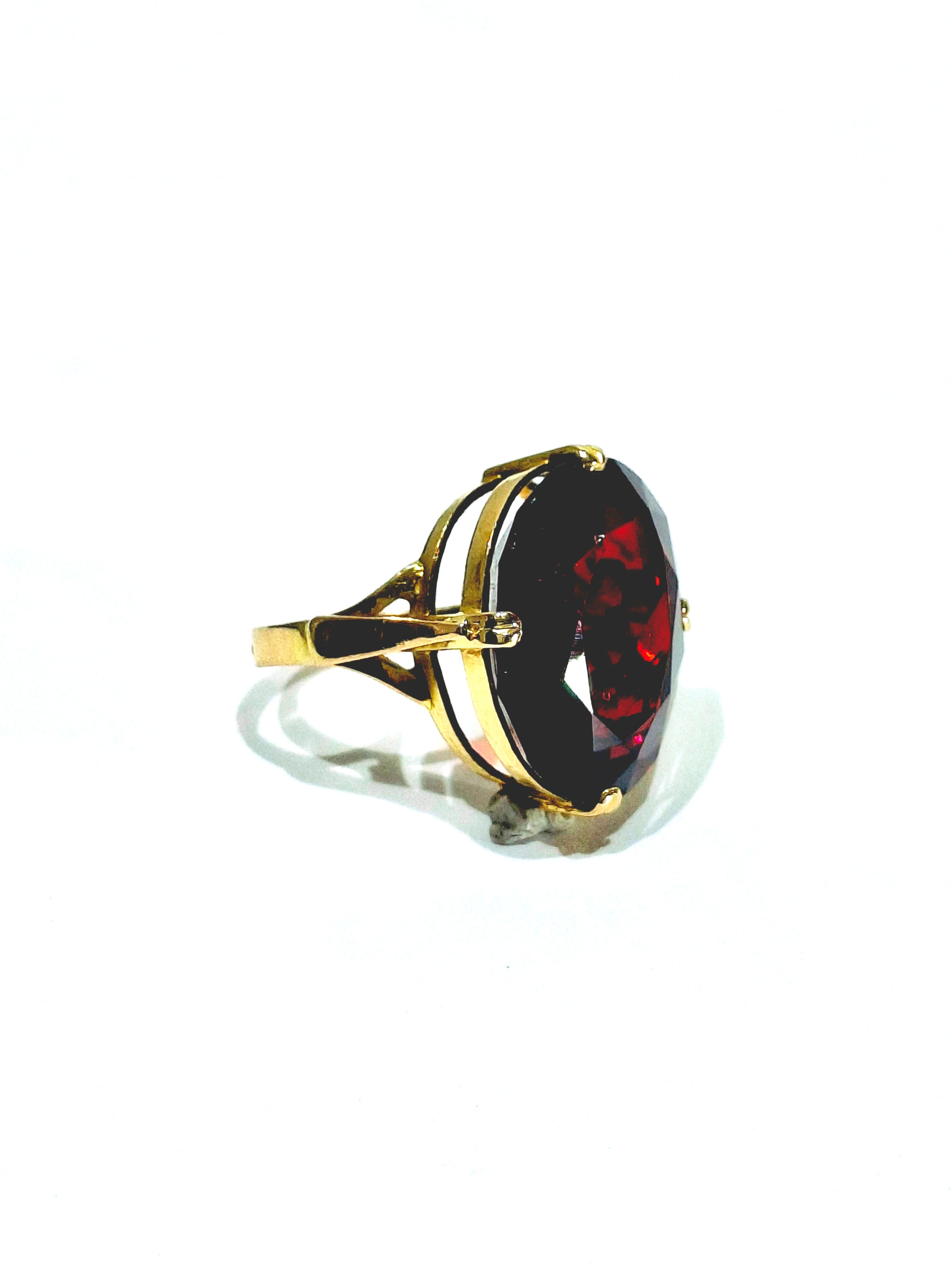 Bague Cocktail en or champagne et grenat