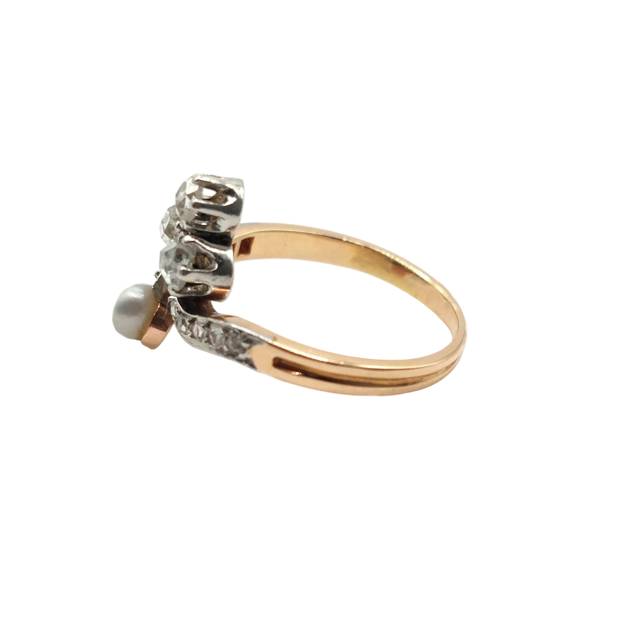 Ring made of rose gold, Platinum, a pearl, and diamonds