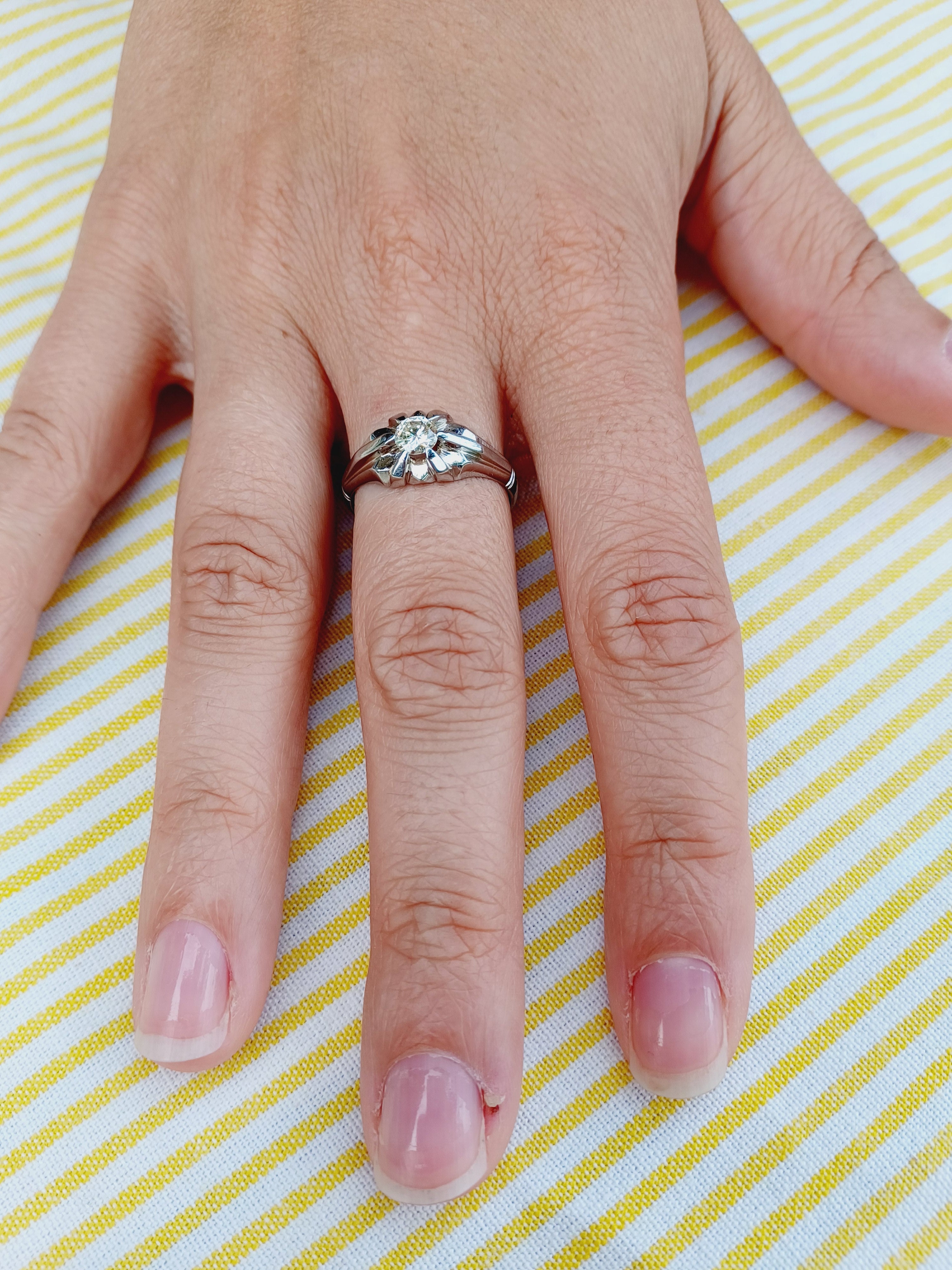 Bague Solitaire en or blanc et diamants