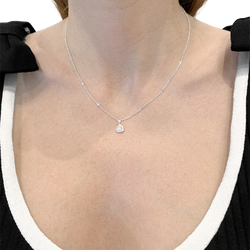 Collier Messika, « Joy Taille Cœur » en or blanc et diamants.