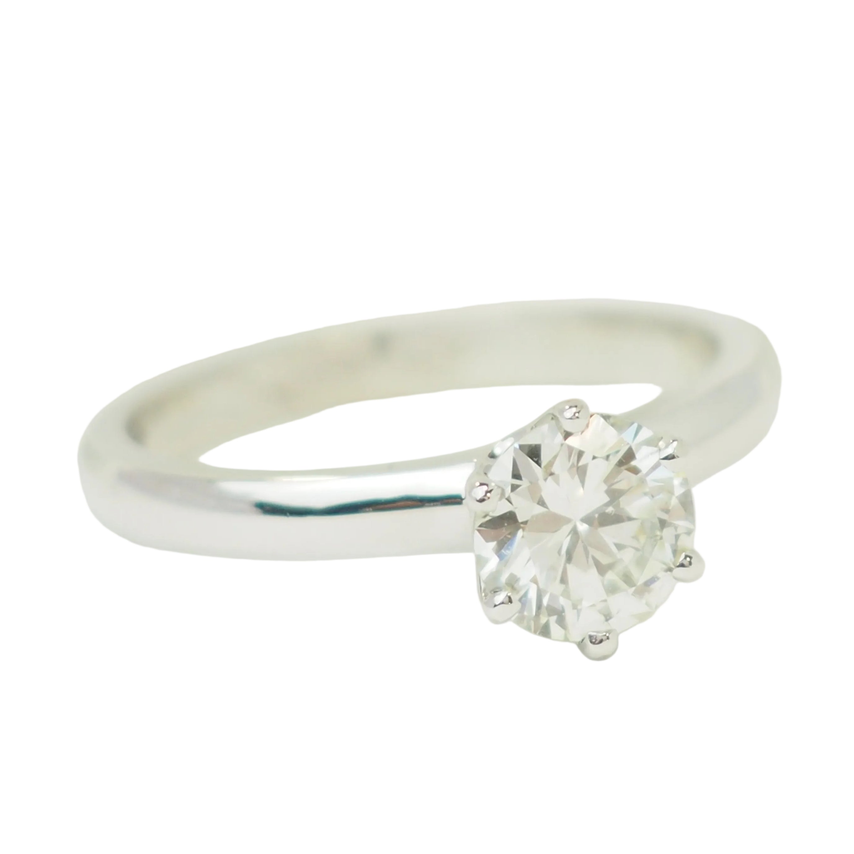 White gold and diamond Solitaire Ring