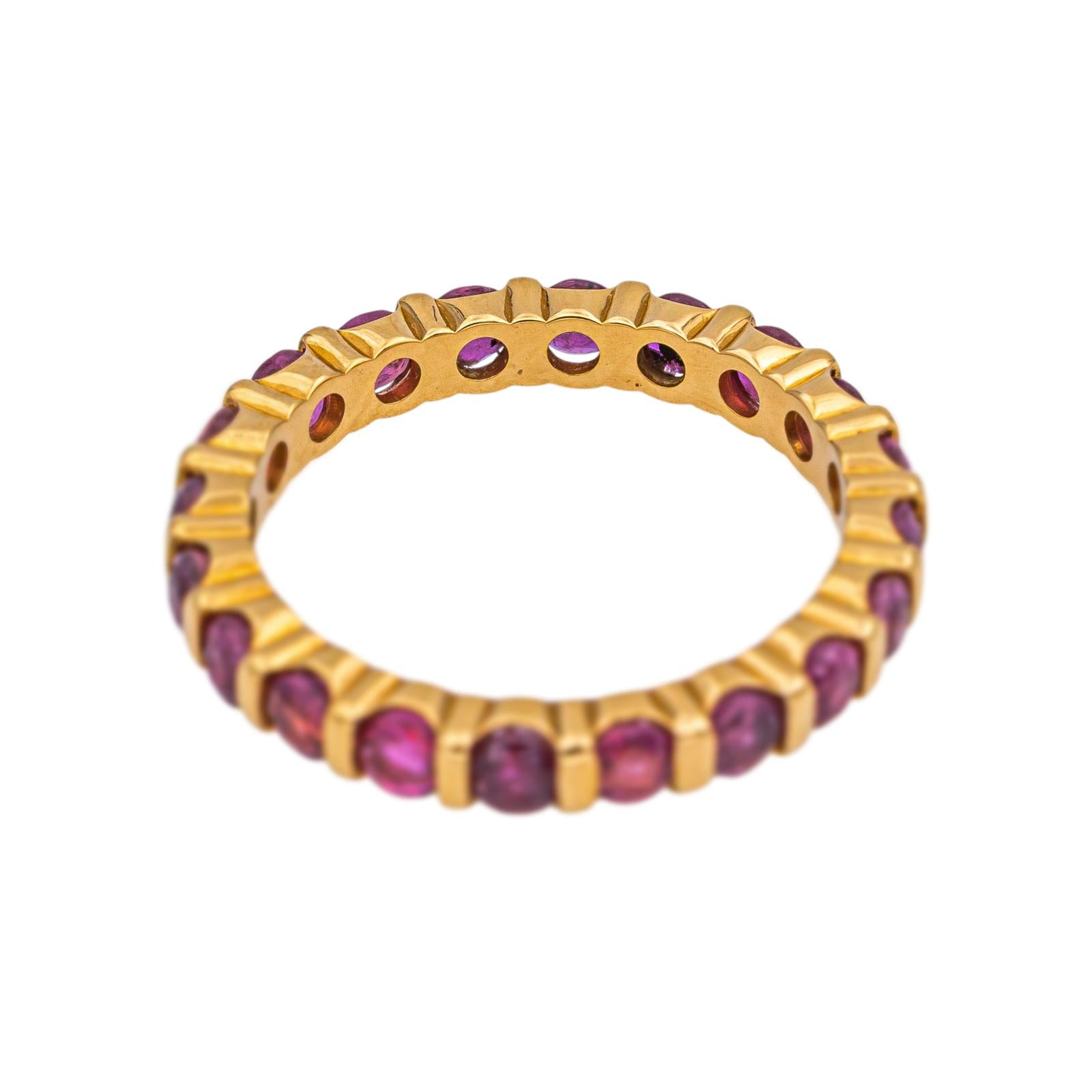 Bague Alliance en or jaune et rubis