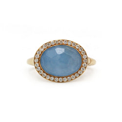 Yellow gold ring with diamonds and chalcedony