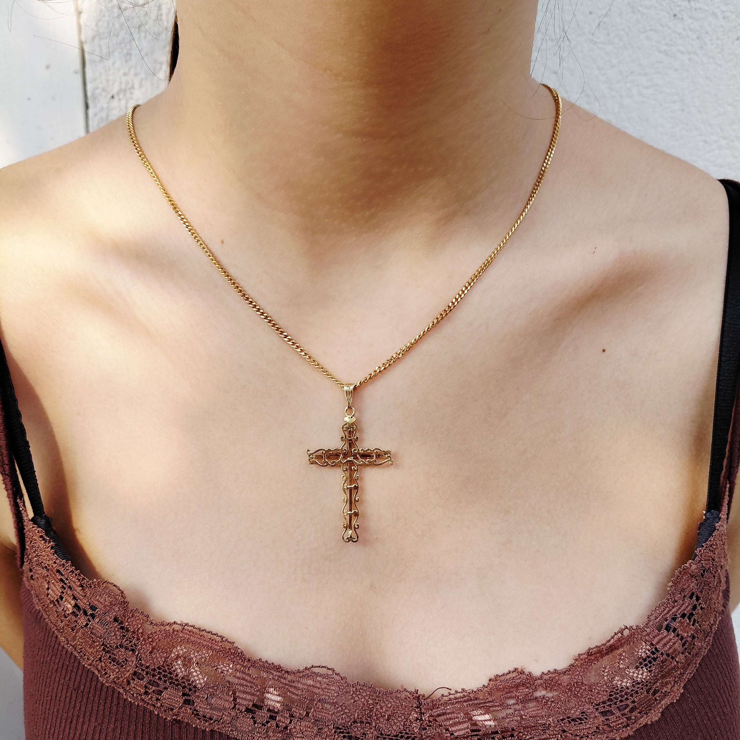 Yellow gold pendant