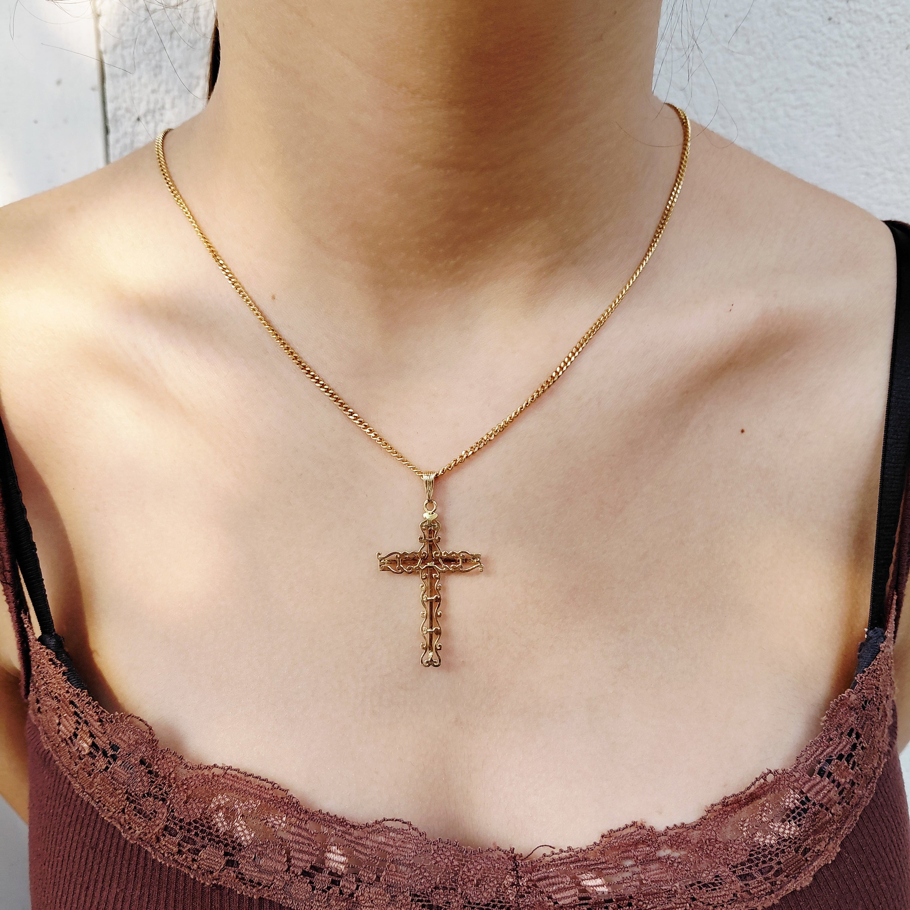 Yellow gold pendant