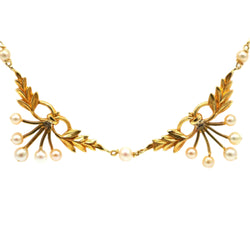 Drapery Necklace in Yellow Gold and Pearls