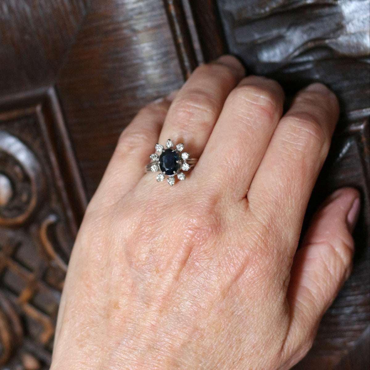 Marguerite Ring in White Gold, Sapphire, and Diamonds