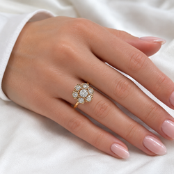 Marguerite Ring in Yellow Gold and Diamonds