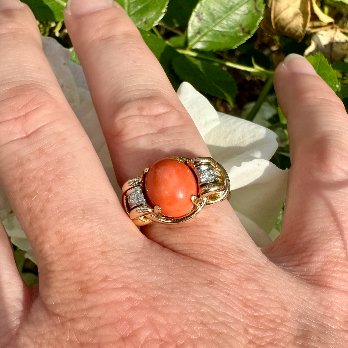 Ring coral gold thread