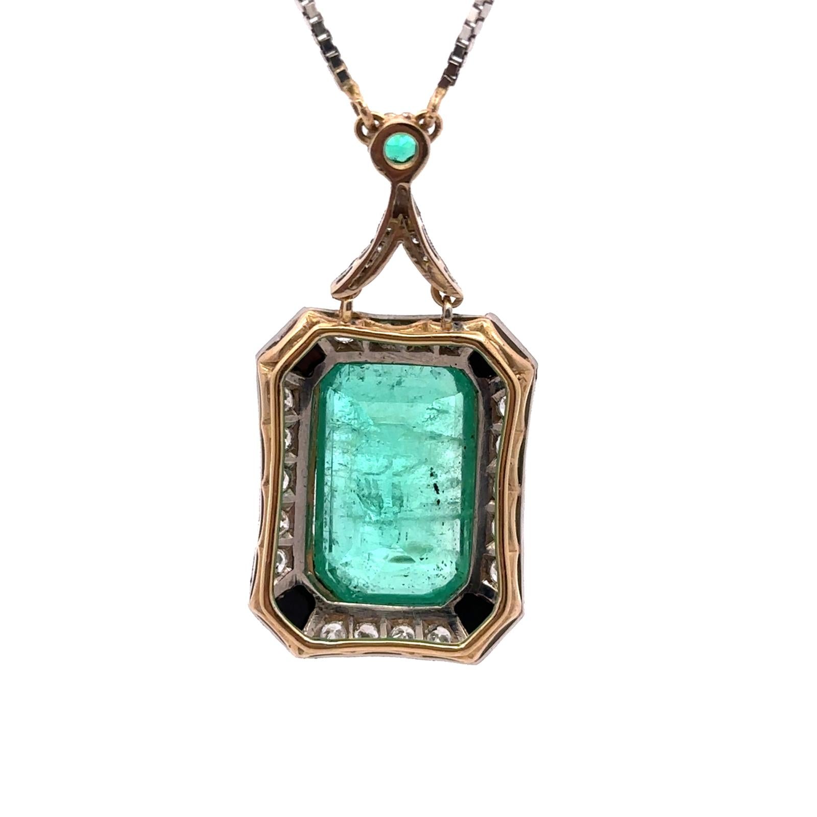 Collier Pendentif en or blanc, or jaune, platine, émeraude et diamants