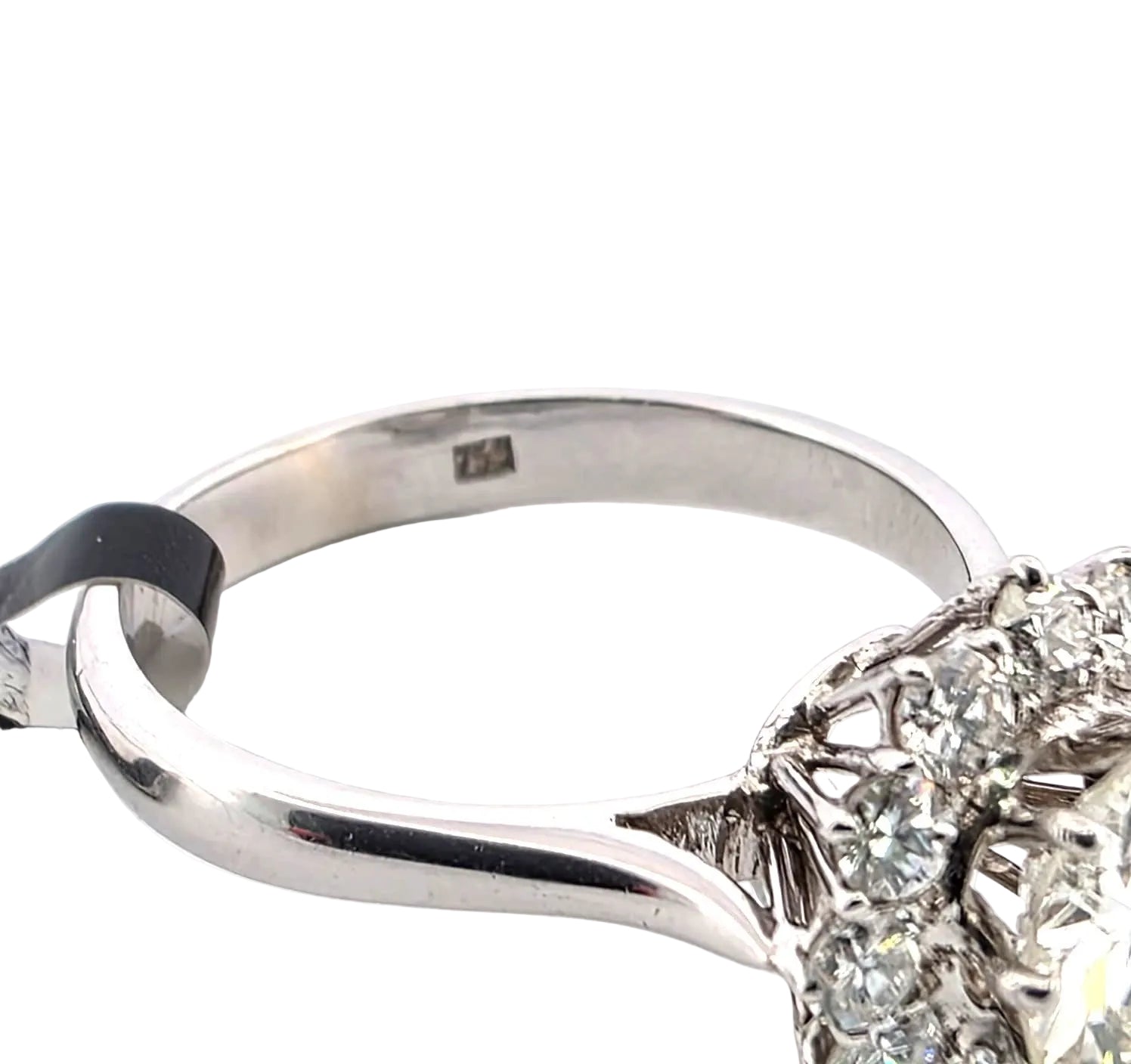 Entourage Ring in white gold and diamonds