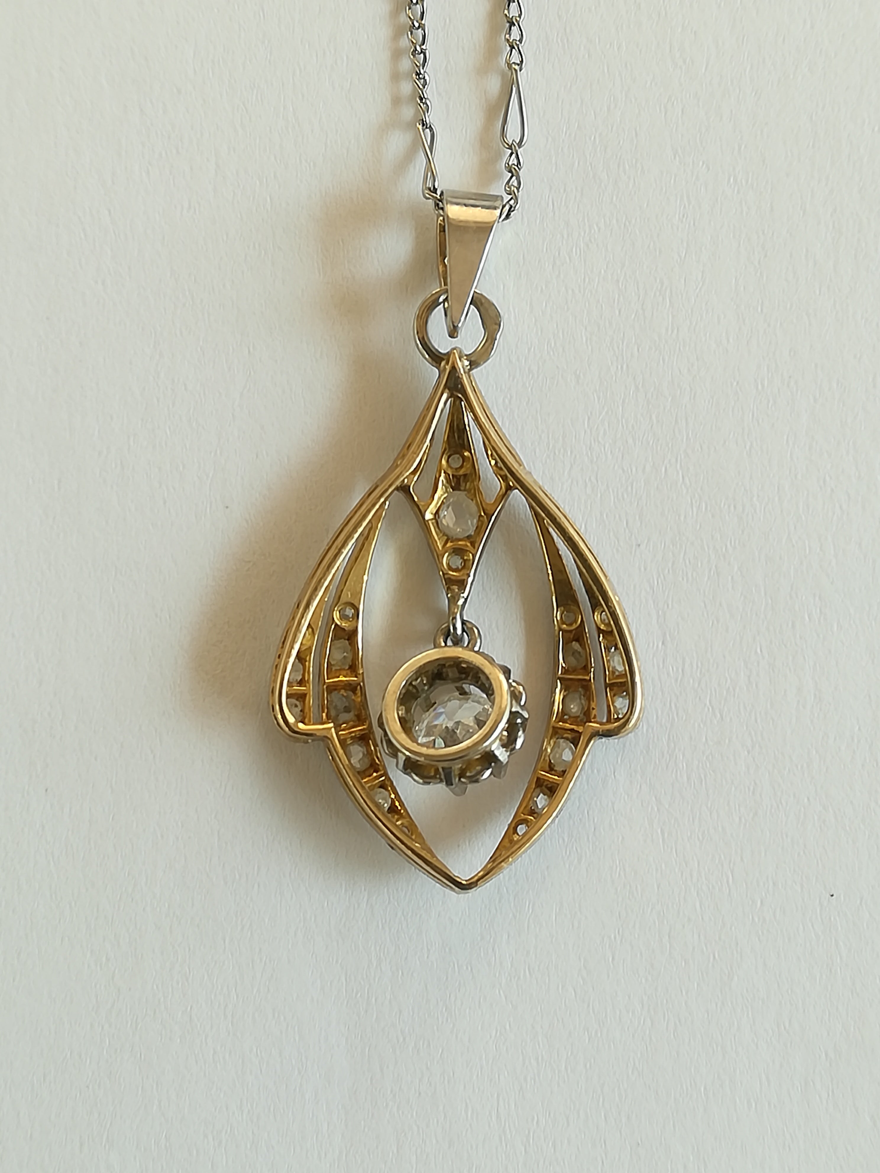 Necklace Art Deco pendant in white gold and yellow gold, diamonds