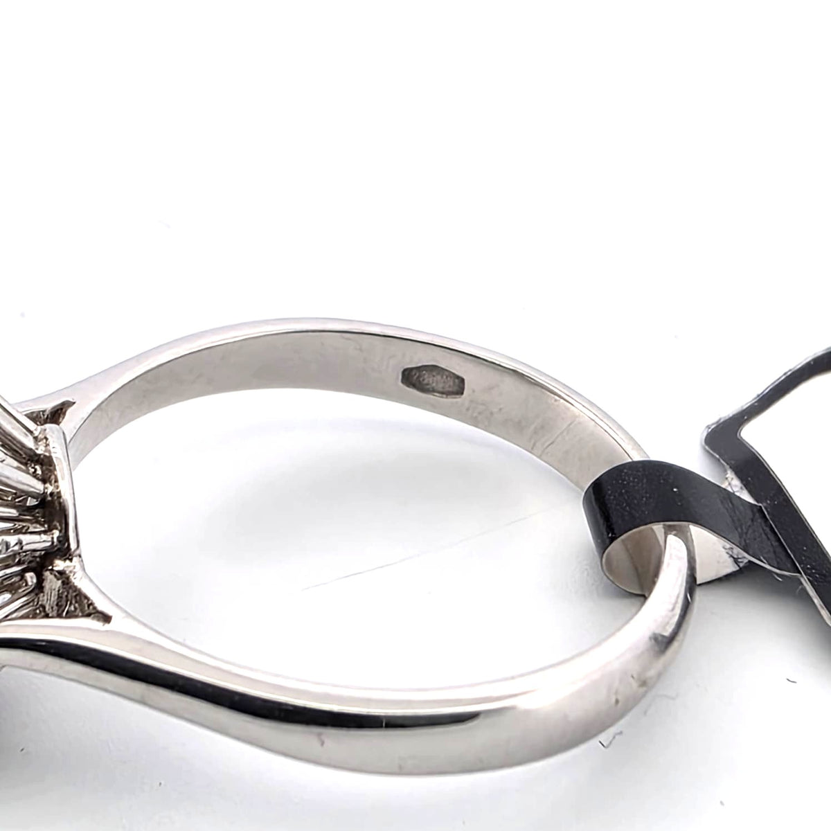 "Entourage" Ring in White Gold and Diamonds