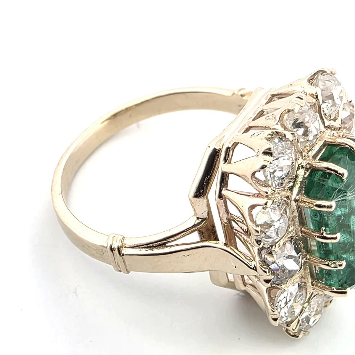 "Entourage" Ring in Yellow Gold, Emerald, and Diamonds