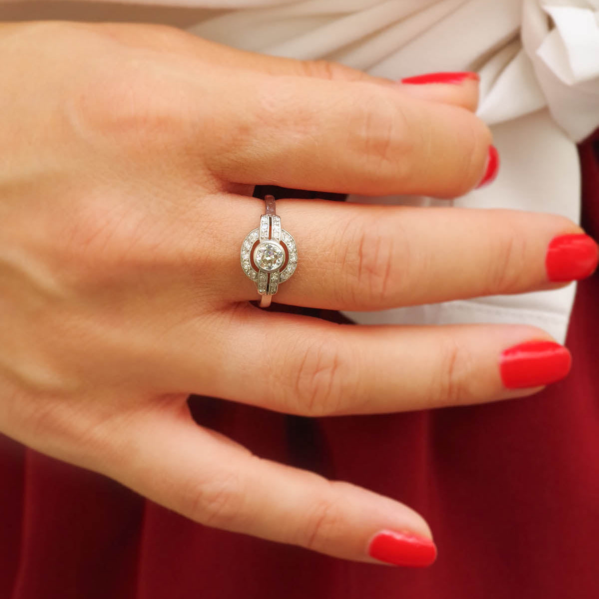 Entourage Ring in Platinum and Diamonds