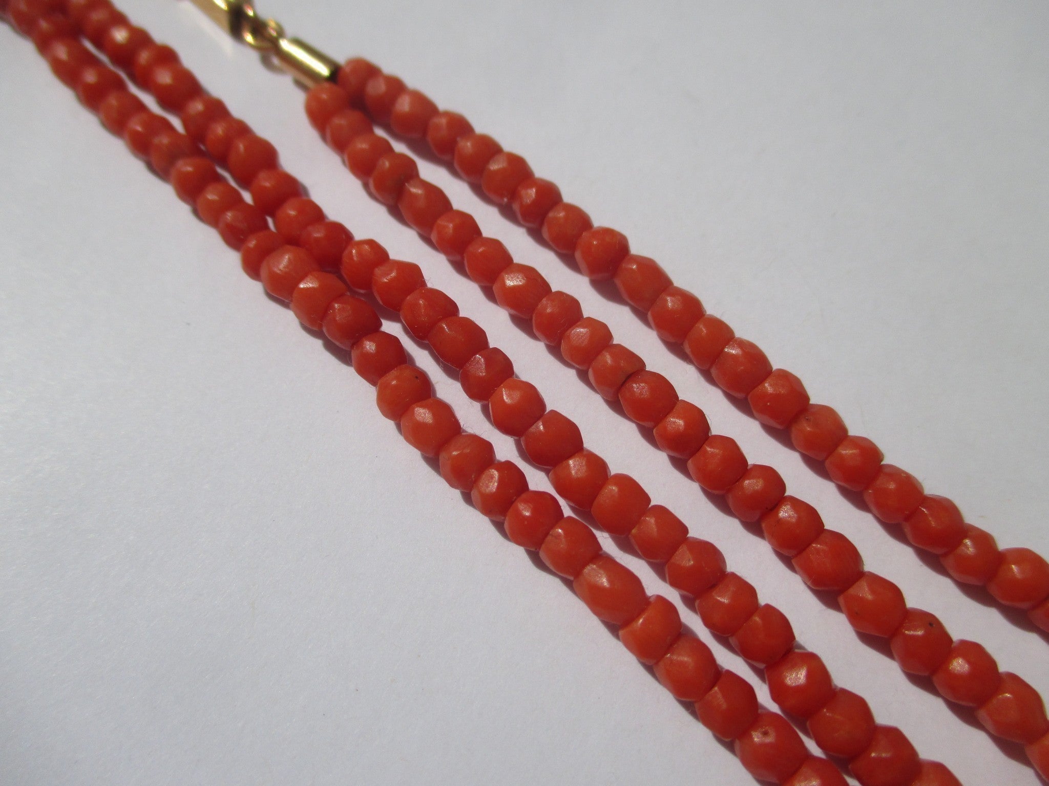 Double-strand choker necklace made of Mediterranean coral and rose gold
