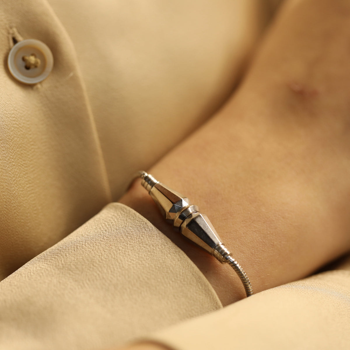 BOUCHERON "Jack 1" Flexible Bracelet in White gold