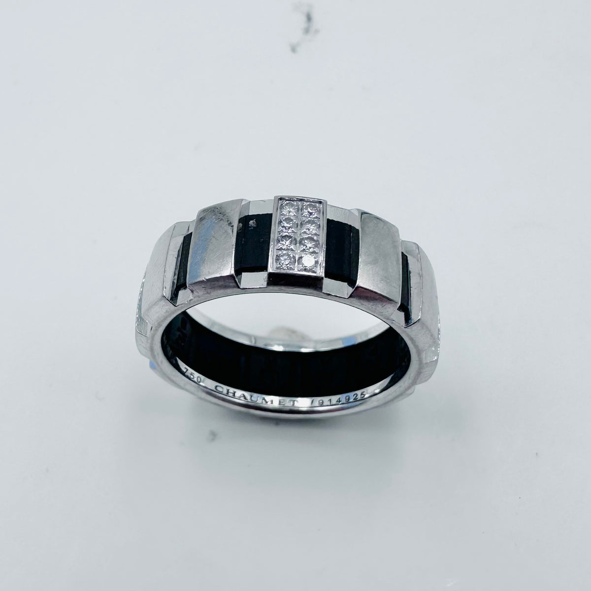 CHAUMET "Class One" Bandeau Ring in white gold, diamonds, and rubber