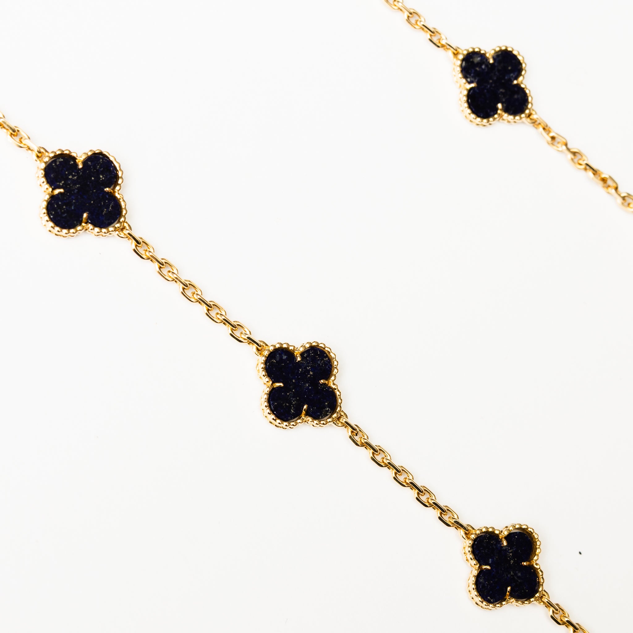 Collier VCA Alhambra en or jaune et lapis-lazuli