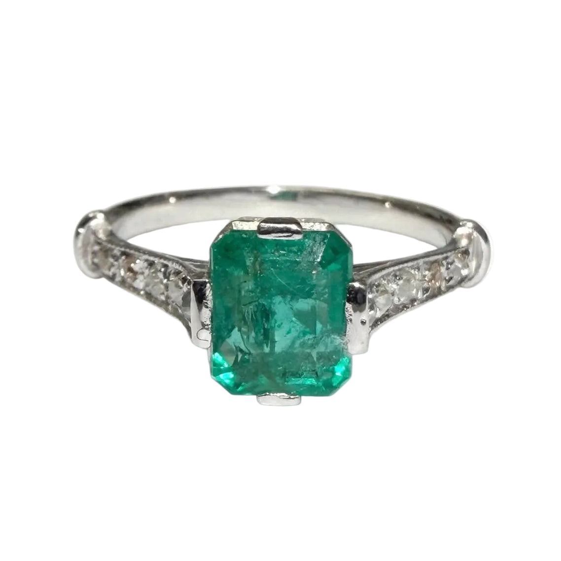 White Gold Solitaire Ring with Emerald and Diamonds