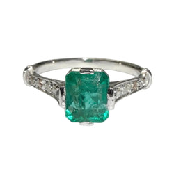 White Gold Solitaire Ring with Emerald and Diamonds