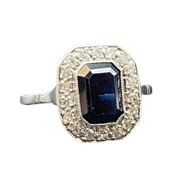 Entourage Ring in platinum, sapphire, and diamonds