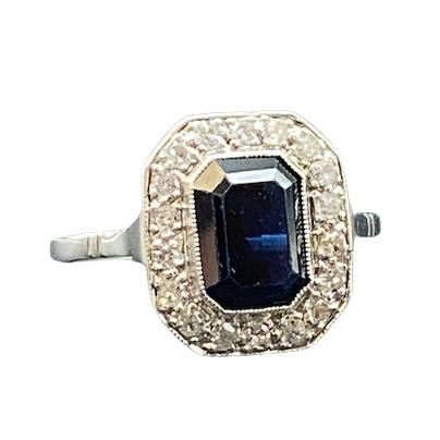Entourage Ring in platinum, sapphire, and diamonds