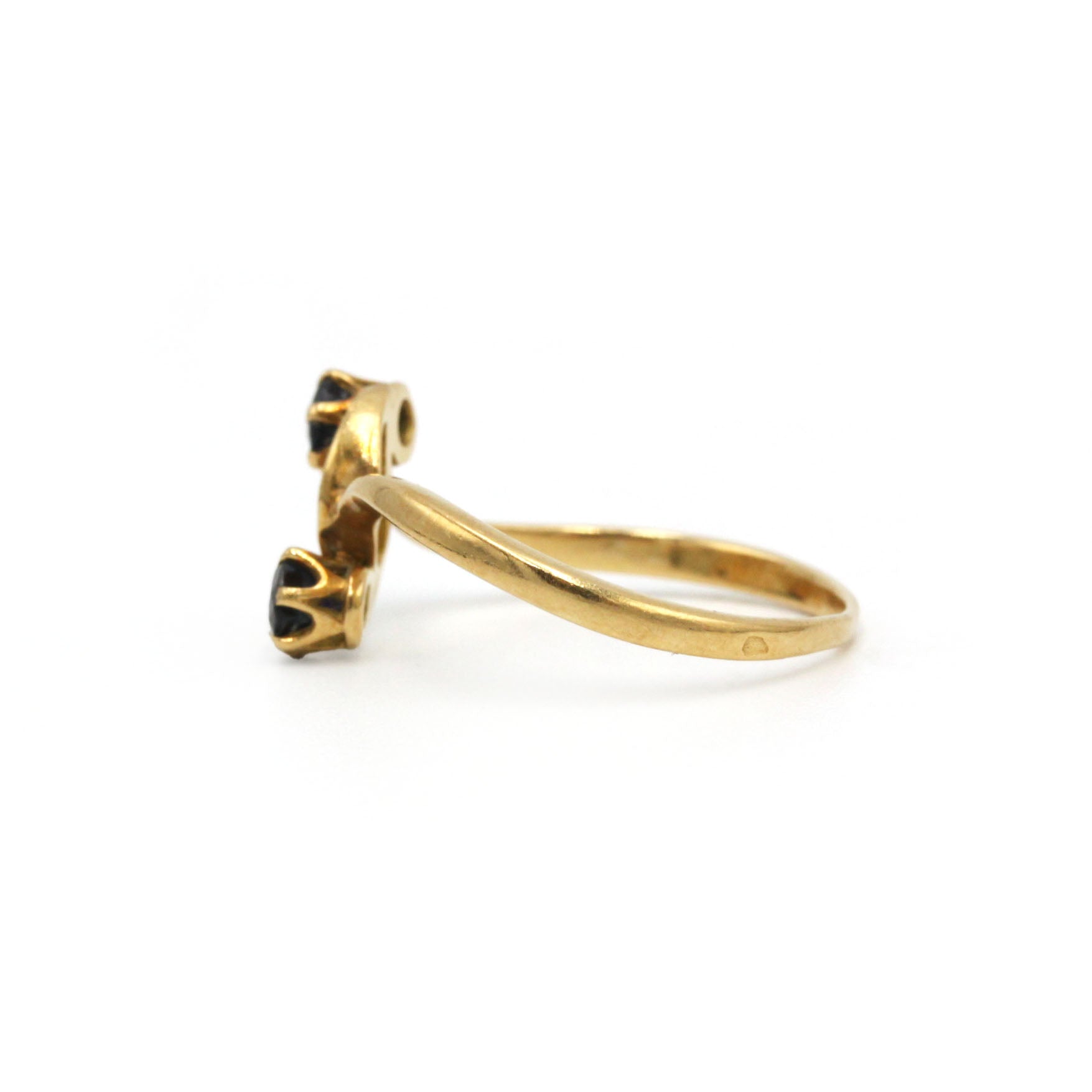"Toi & Moi" Ring in yellow gold, sapphires, and diamonds
