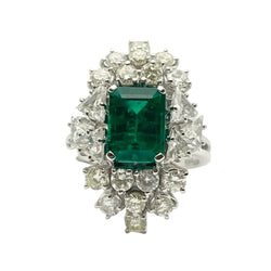 Entourage Ring in white gold, Emerald, and Diamonds