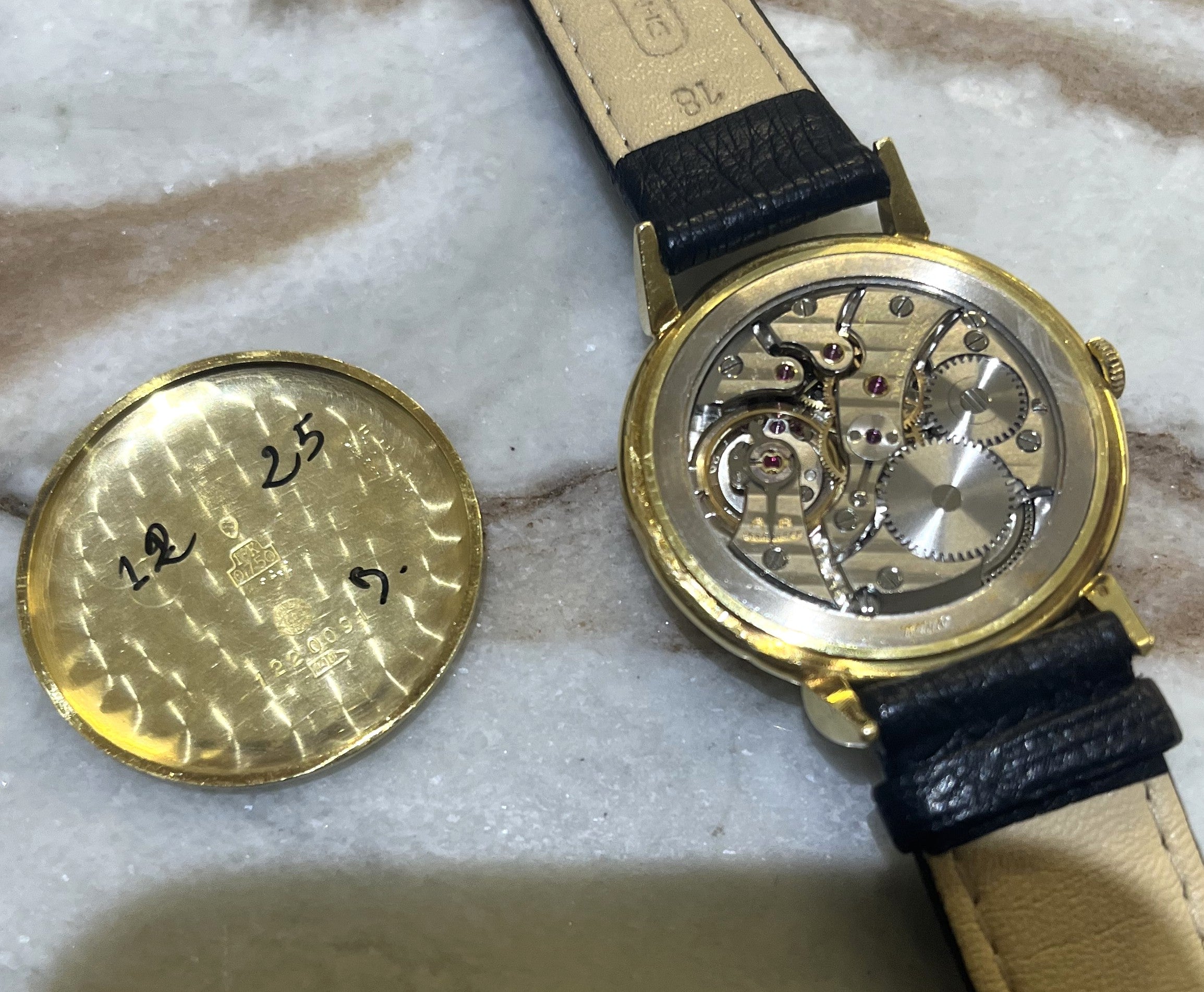 Watch IWC in yellow gold and leather