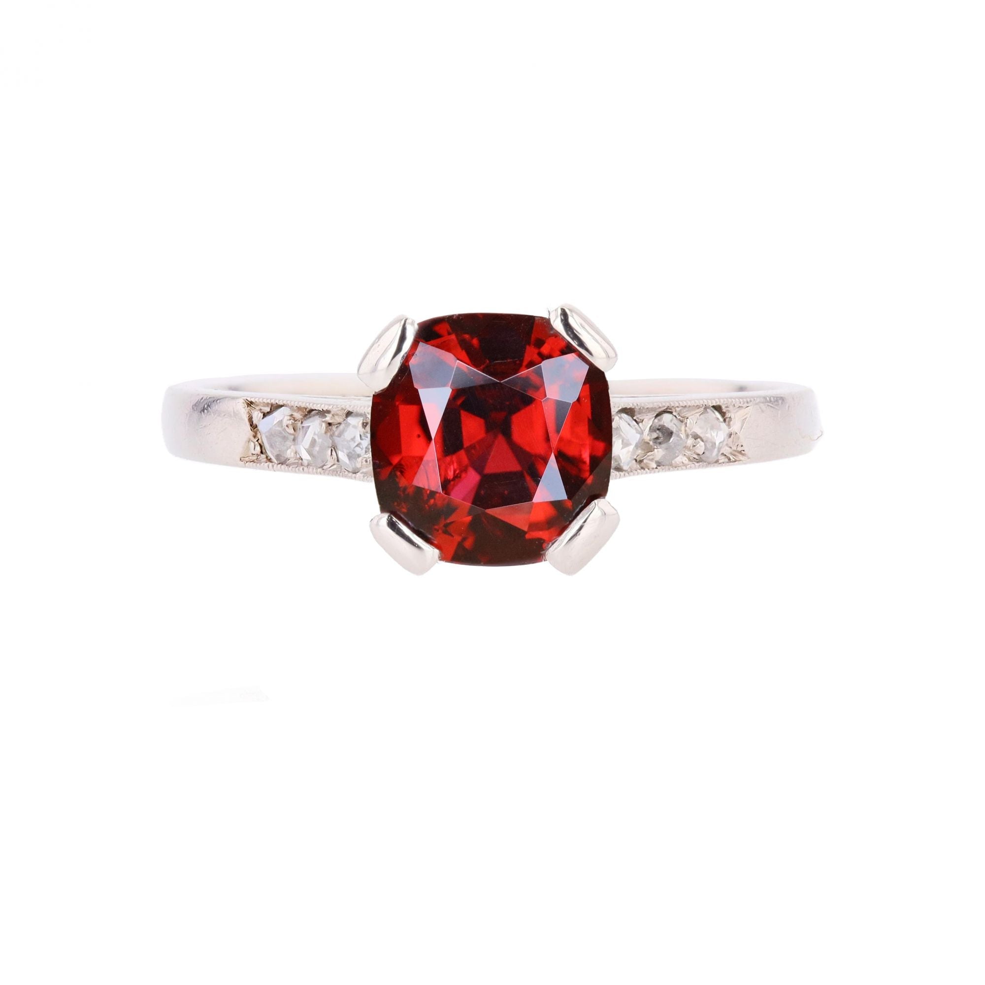 Bague en platine, spinelle et diamants