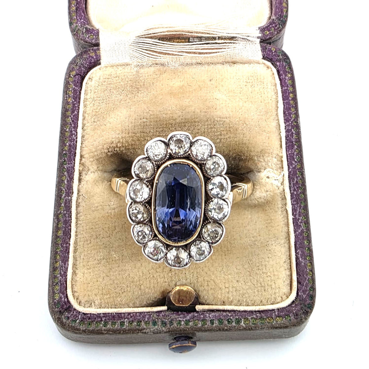 Entourage Ring in yellow gold, silver, sapphire, and diamonds