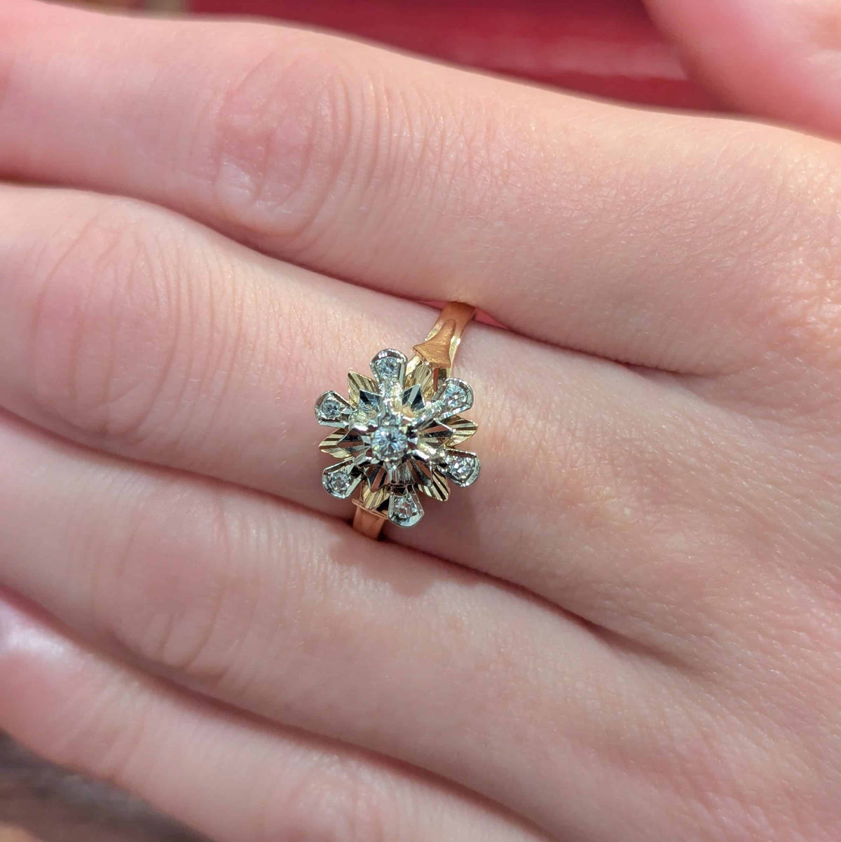Marguerite Ring in Yellow Gold and Diamonds