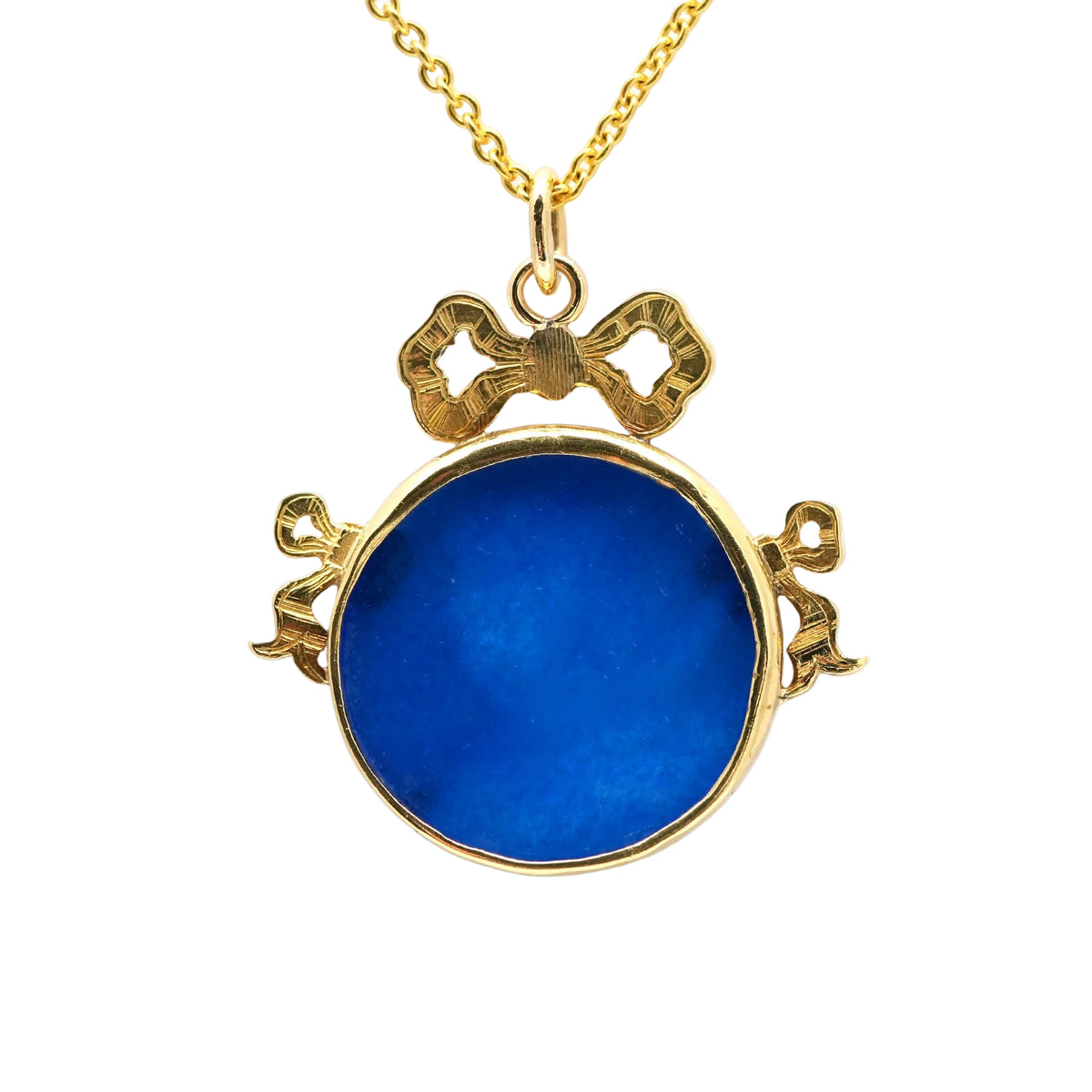 Yellow gold pendant with a cameo