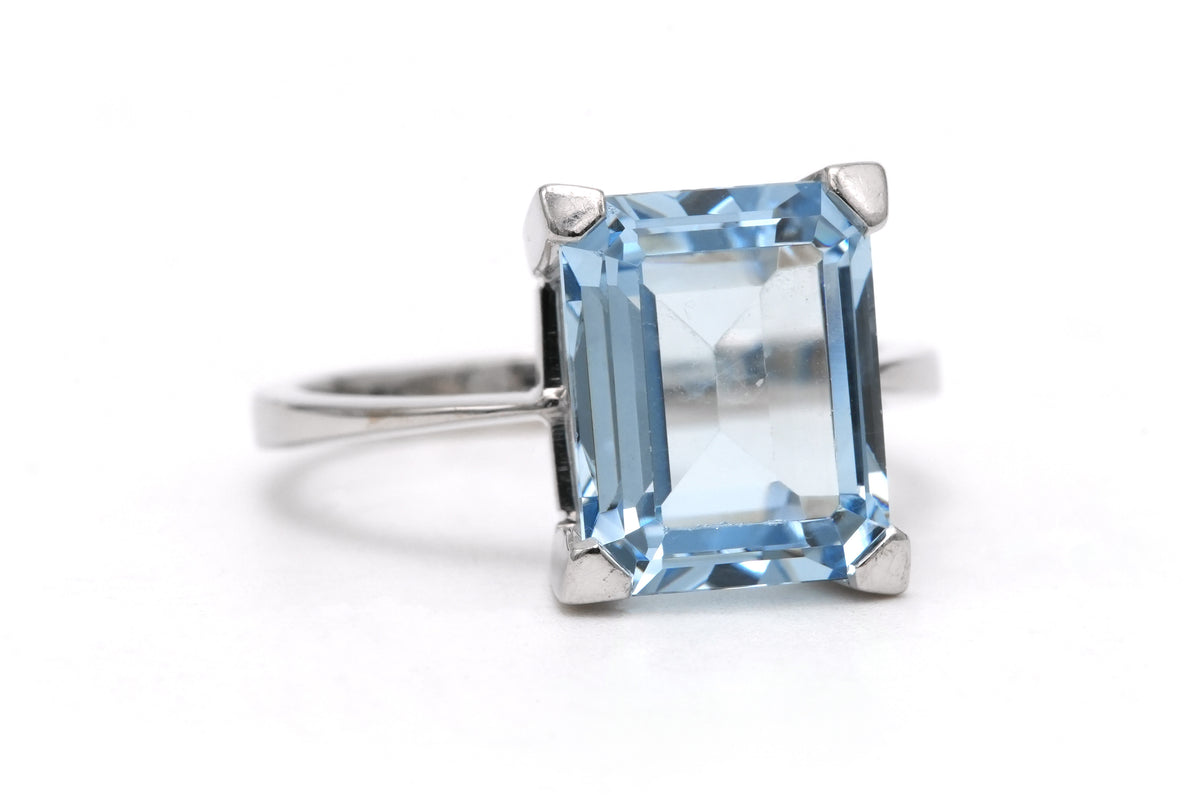 White Gold and Aquamarine Solitaire Ring