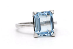 White Gold and Aquamarine Solitaire Ring