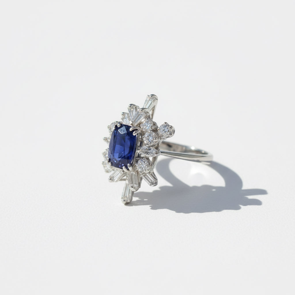 Ring Cocktail in white gold, sapphire and diamonds
