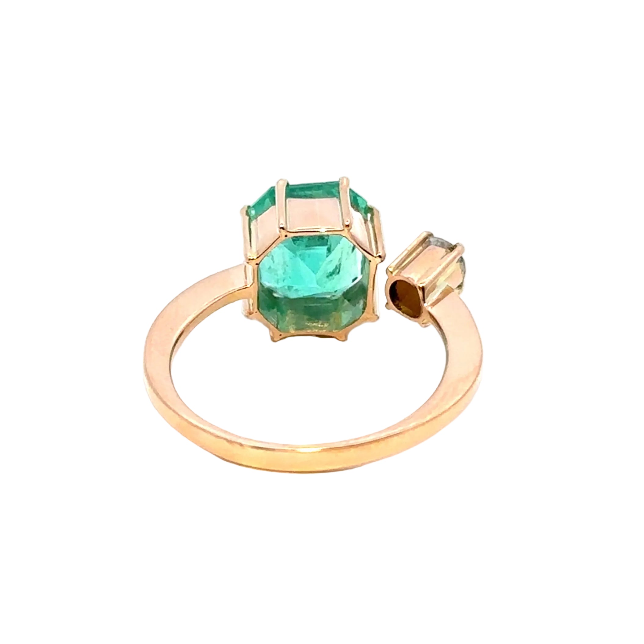 Yellow Gold Solitaire Ring with Emerald and Diamonds